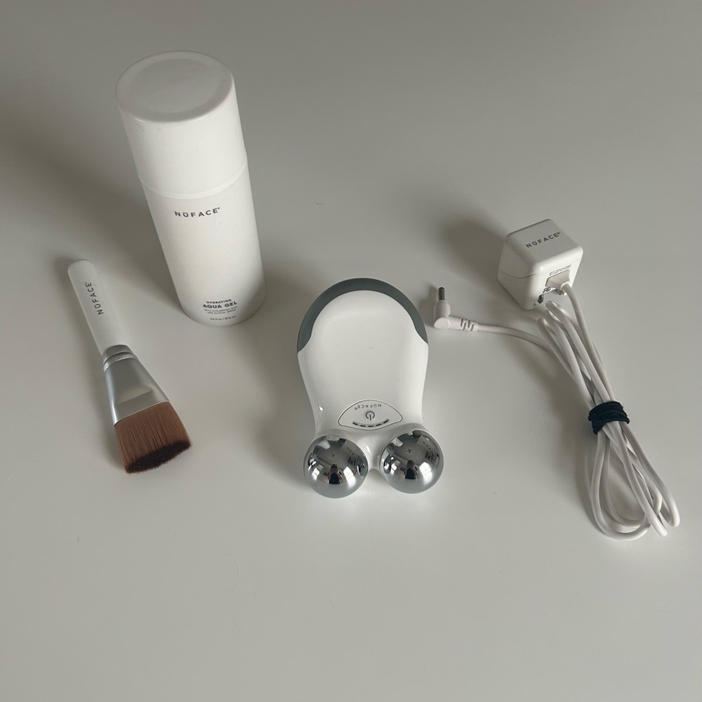 NuFACE Skincare Device Set with Brush